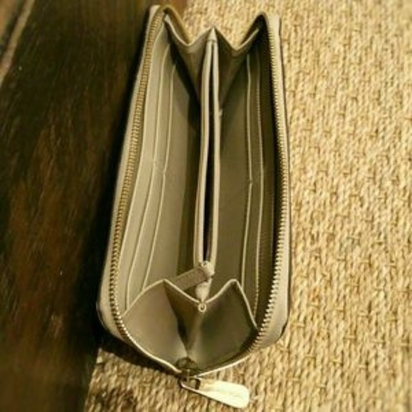 Michael Kors Python Beige Jet Zip Wallet - Picture 4 of 6